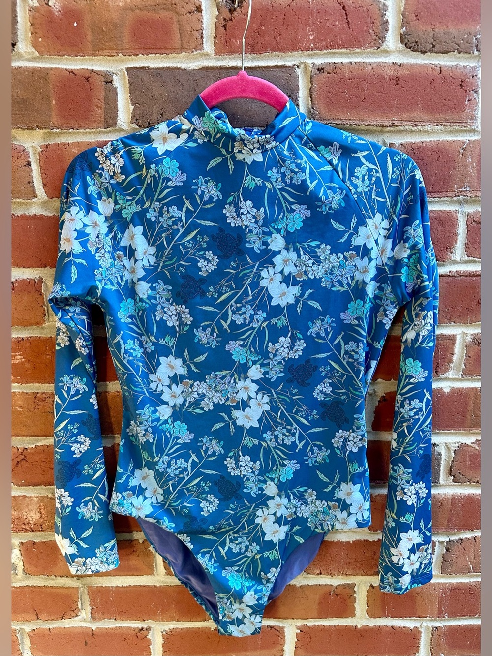 Vilebrequin ✨ Long Sleeve Rashguard ✨ Blue Floral Turtle Print ✨ Zip Back ✨ M/8